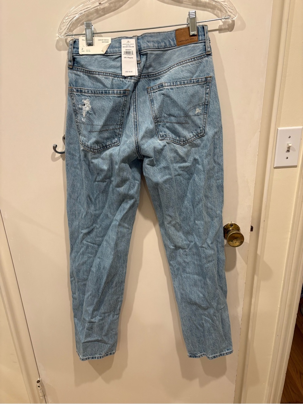 American Eagle Light Wash Women's Jeans - Classic High-Rise Relaxed Fit